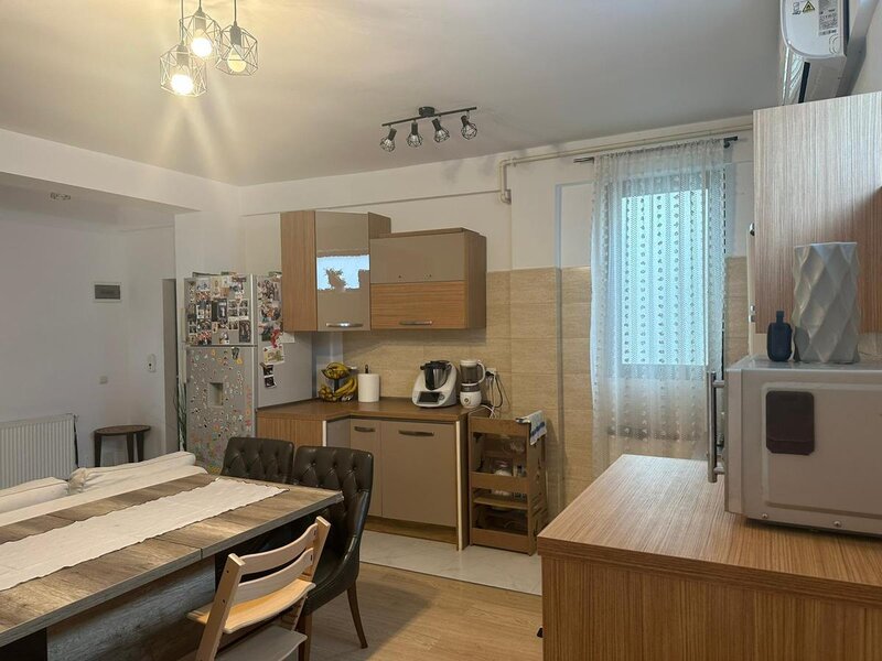 Bucurestii Noi, Damaroaia, apartament 4 camere cu balcon si curte, mobilat,