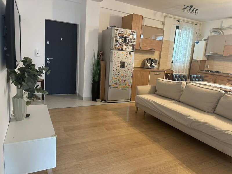 Bucurestii Noi, Damaroaia, apartament 4 camere cu balcon si curte, mobilat,